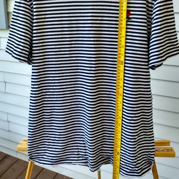 Forever 21 Men's Striped Ringer Tee Shirt with Rose Embroidery Size M - Picture 5 of 5